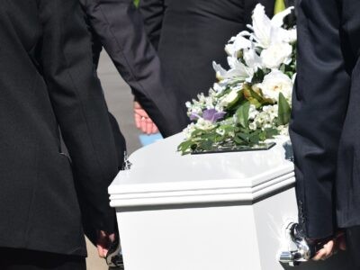 Erdbestattung in Magdeburg – Sarg auf städtischem oder kirchlichem Friedhof